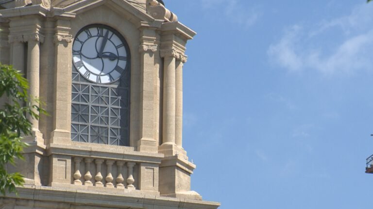 Alberta expected to make switch to daylight saving time permanent