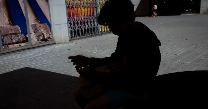 Almost 40% of canadian youth blow past recommended screen time: data - national Cp172324337