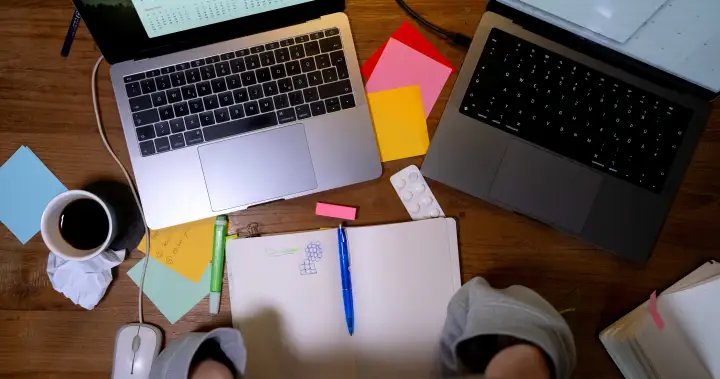 ‘admin nights’ an antidote to procrastination while catching up with friends Gettyimages 2191169607