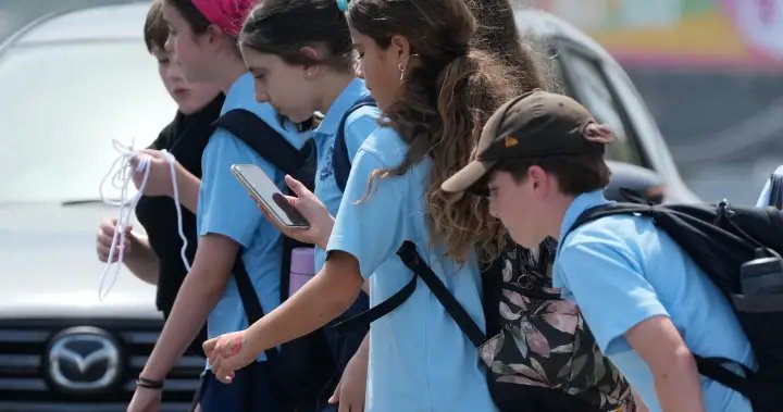 Liberal convention will debate social media, ai chatbot ban for kids - national Social media ban