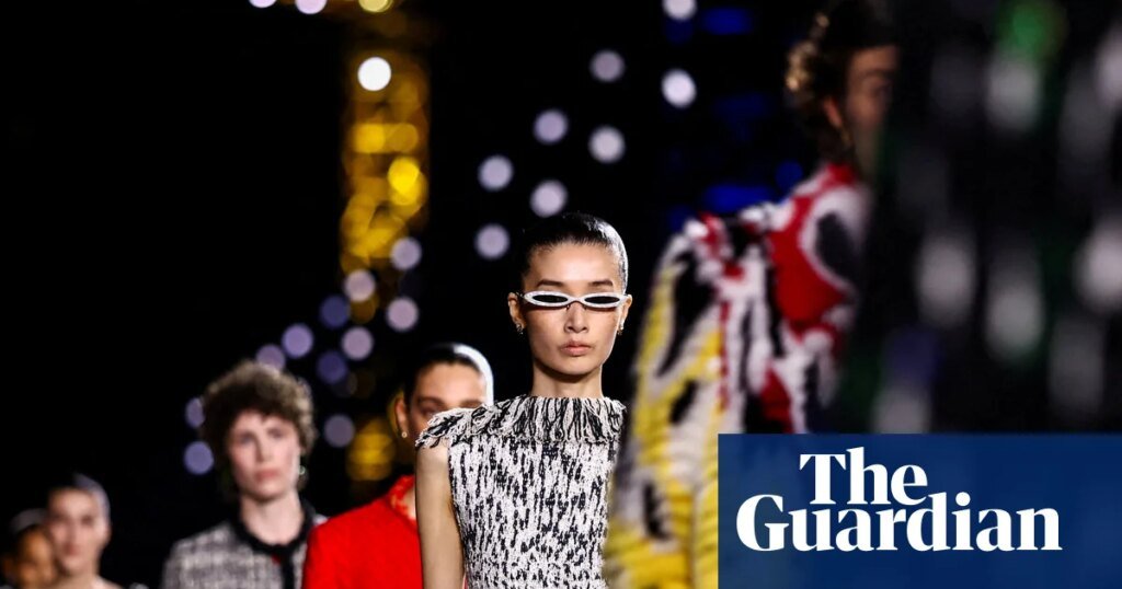 Matthieu blazy’s chanel show celebrates and plays with brand’s history | chanel Matthieu blazy’s chanel show celebrates and plays with brand’s history | chanel