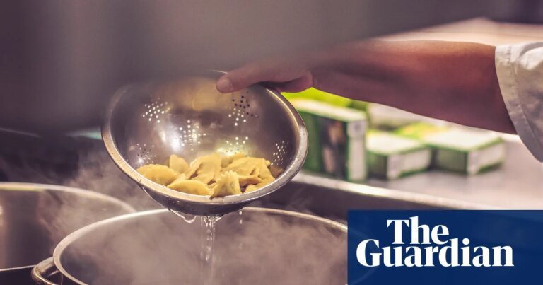 How to stop pasta sticking together | pasta