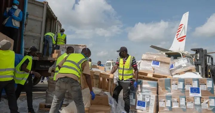 Ebola restrictions may see over 24k travel documents suspended, ottawa says - national Ebola restrictions may see over 24k travel documents suspended, ottawa says - national
