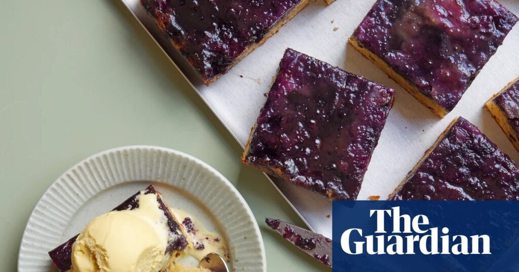 Benjamina ebuehi’s recipe for upside-down blueberry cake | food Benjamina ebuehi’s recipe for upside-down blueberry cake | food