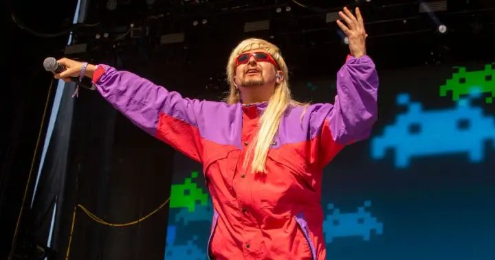 Singer oliver tree on passenger list of deadly helicopter crash in brazil - national Oliver tree dead