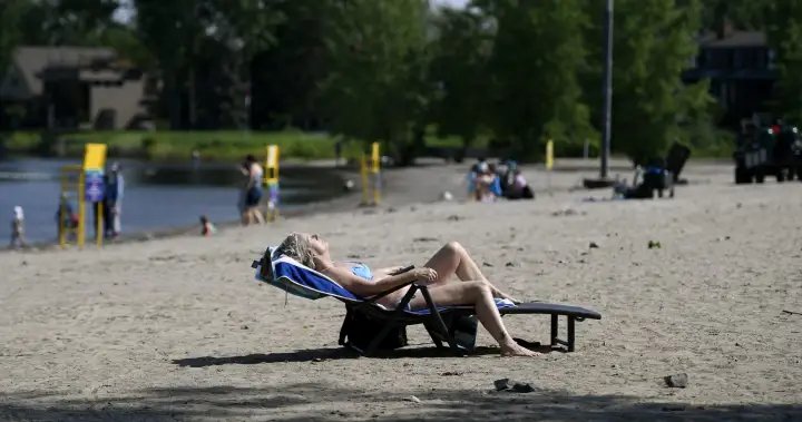 Tanmaxxing: why tanning is making a comeback despite the health risks - national Tanning uv e1780931214255